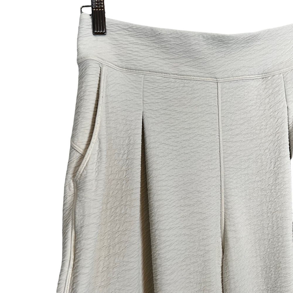 Lululemon Can You Feel The Pleat Textured Wide Leg Cropped Pant in Light Ivory 8 - Picture 7 of 13